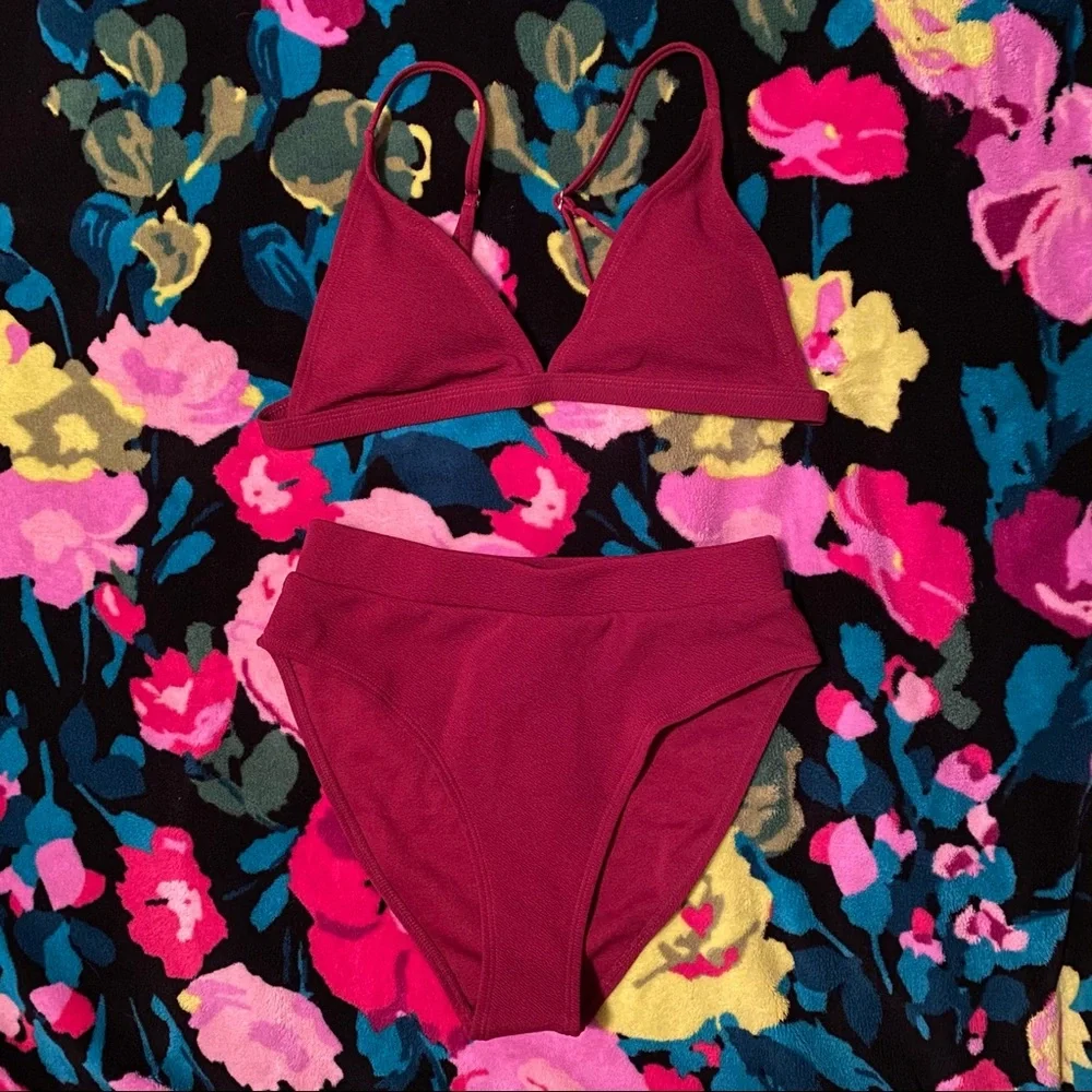 Burgundy bikini - Picture 10 of 13